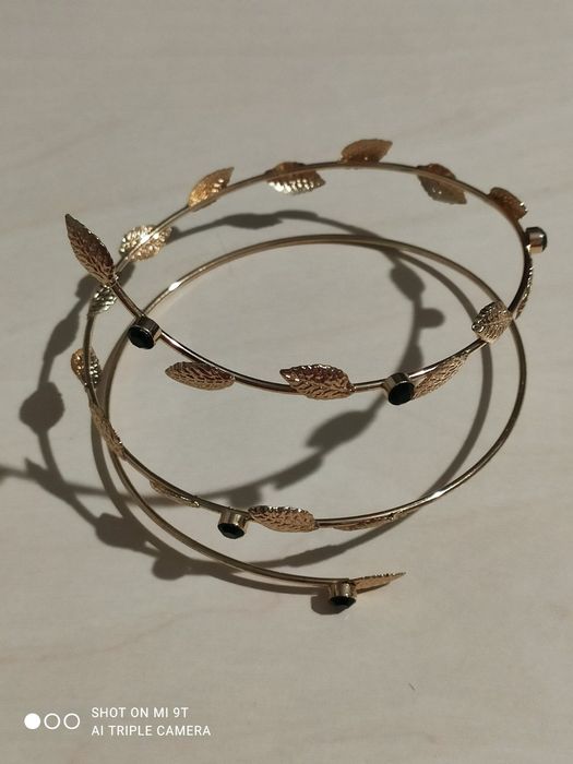 Спіральний браслет на плече (arm cuff).