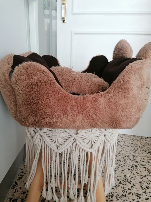 Cama para gatos bege
