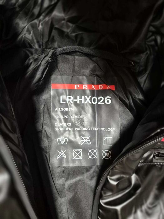 Prada kurtka zimowa czarna r.L czerwona naszywka nowa z metką