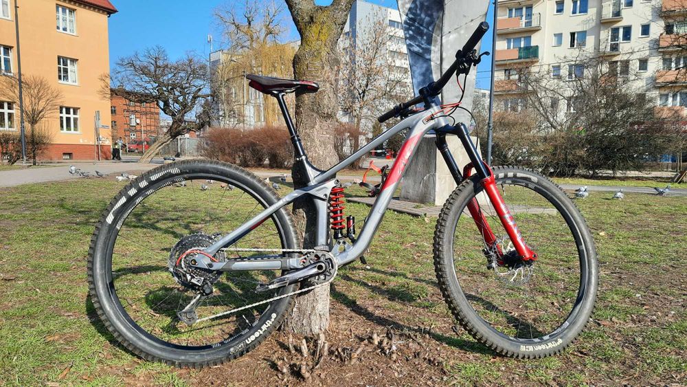 Cube Stereo 170 TM, grey'n'red / 180 skoku przód, 170 tył / Rozmiar 18