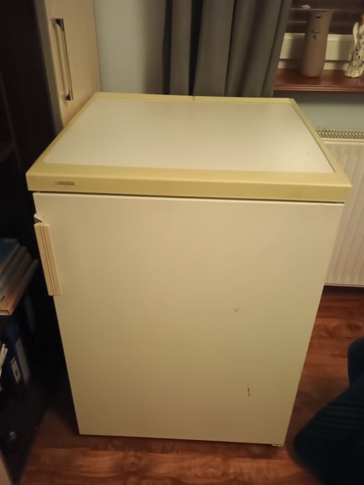 Lodòwka sprawna w dobrym stanie.