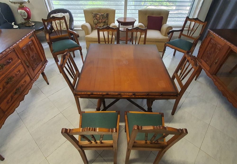 2 Móveis e Mesa sala com 6 Cadeiras e 2 Cadeirões
