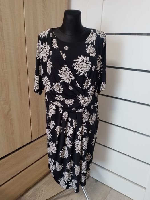 Elegancka sukienka midi 52