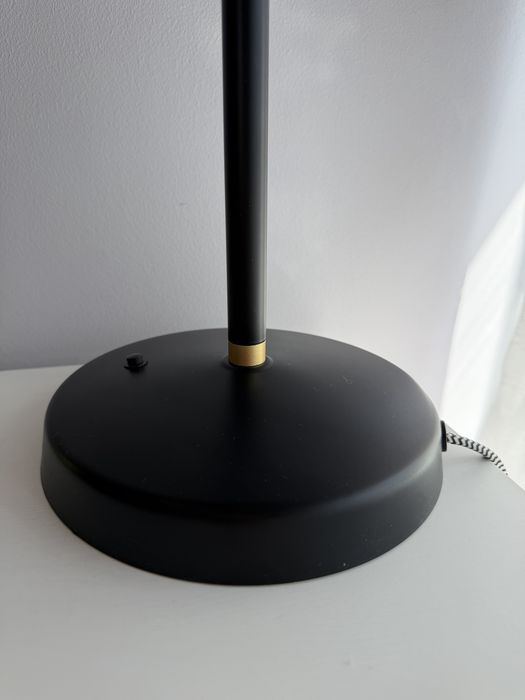 Czarna biurowa lampa Ikea