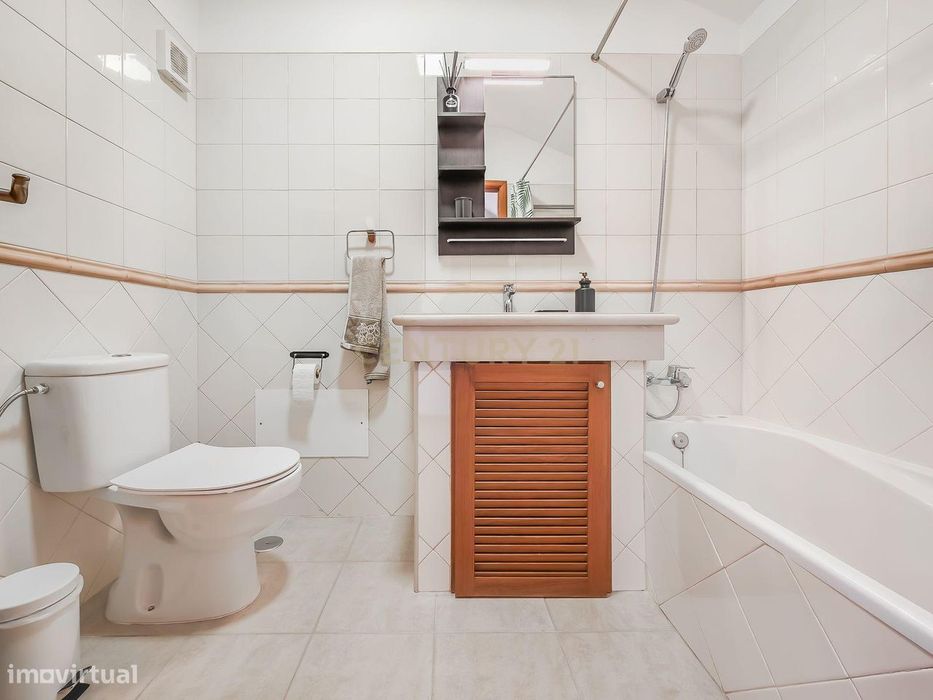 Apartamento T2 Dúplex com Vista Panorâmica e Garagem com Carregamento