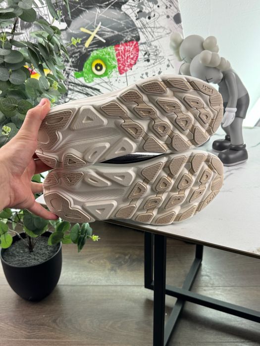 Кросівки Hoka Clifton 9 42 розмір Е13087