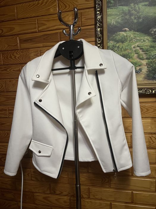 Матеріал: • Колір: білий • Розмір: 146 • Стан: новий