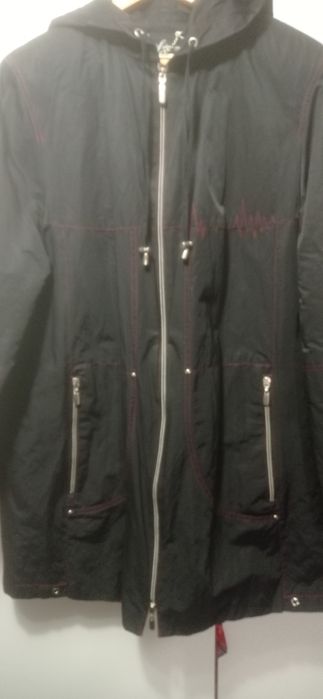 Велика плащ- куртка на синтапоні.