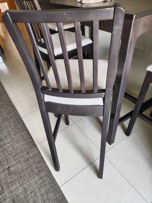 Mesa e 4 cadeiras altas
