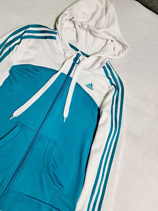 Bluza Adidas rozninana z kapturem z nadrukiem