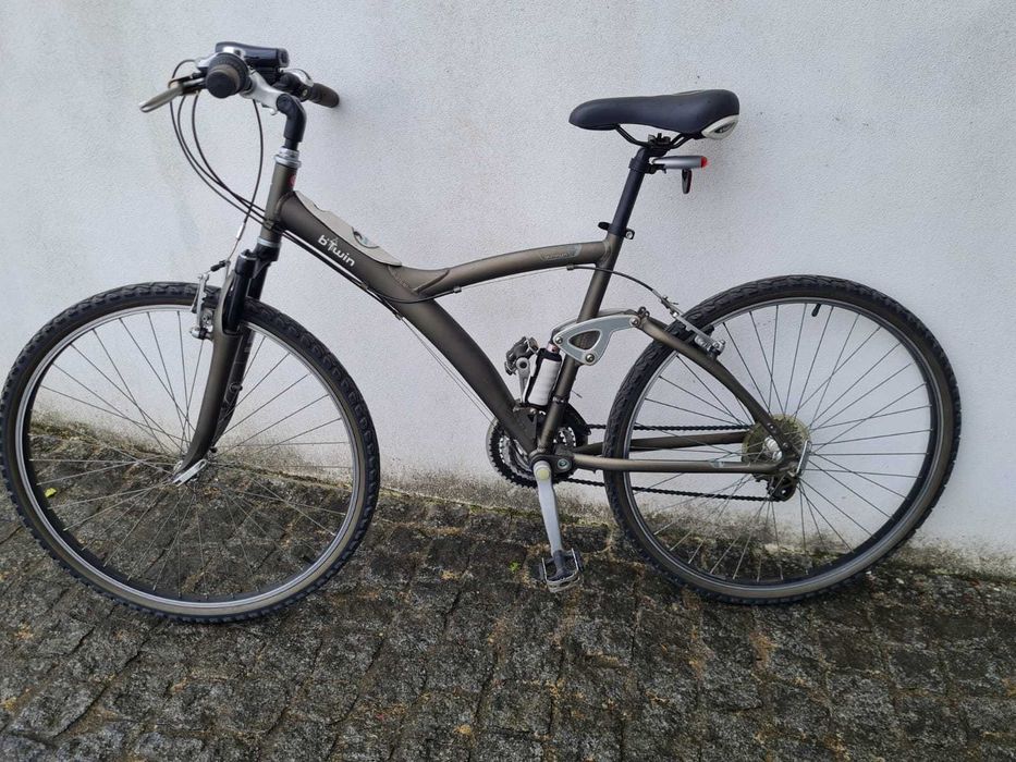 B'Twin 7 - Bicicleta Híbrida / Passeio com suspensão Total
