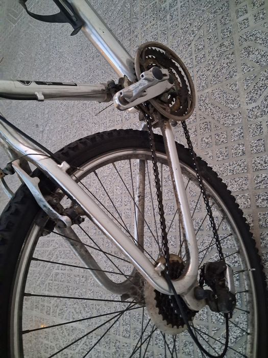 Bicicleta, velha mas boa, meu número para mais informações 912370009