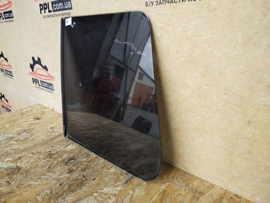 Nissan Patrol Y60 87-97 стекло в кузов заднее левое