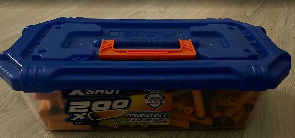 Lote Nerf + 3 pistolas MicroShots + caixa com dardos - 15€