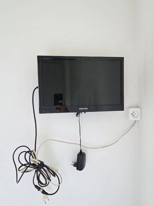 Telewizor manta led 15,6 Cali + uchwyt ścienny