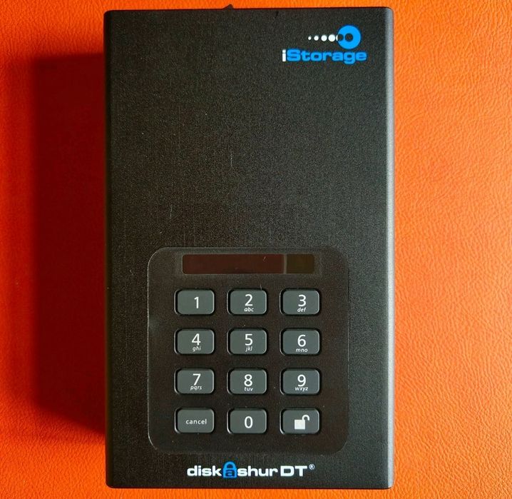 iStorage diskAshur DT 8TB зовнішній портативний диск за кодовим замком
