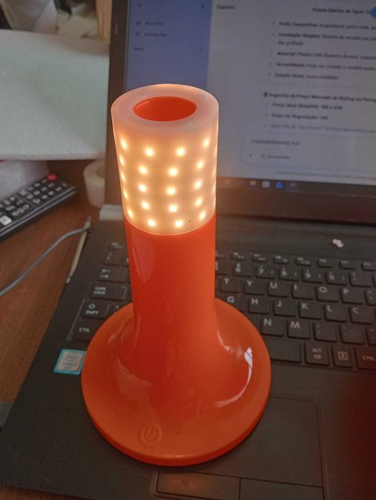 Candeeiro Black Hole Futurista – Edição 2024 – USB-C & Bateria