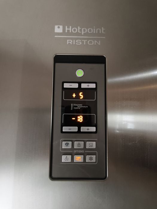 Frigorífico Hotpoint Ariston 18kg