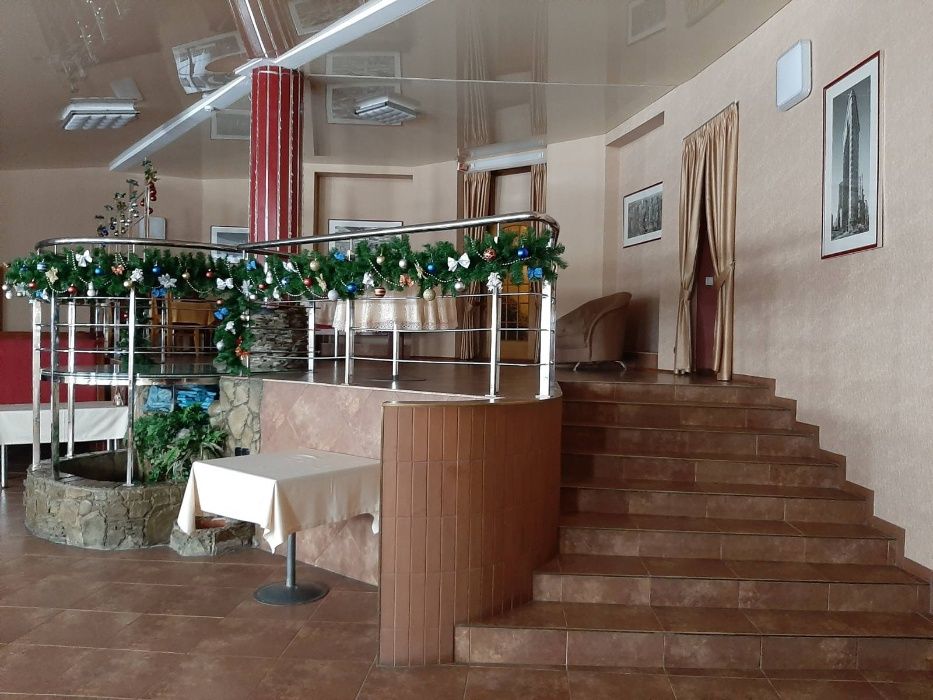 Готельно-ресторанний комплекс, Велика Окружна, фасад