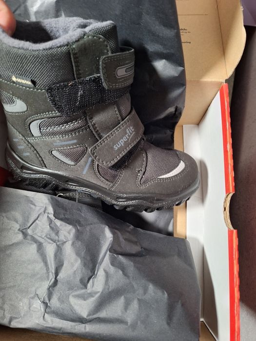 Sprzedam nowe śniegowce Superfit!