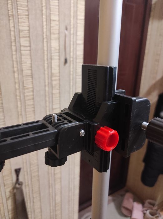 Телескопічна розпорна штанга для установки лазерного рівня