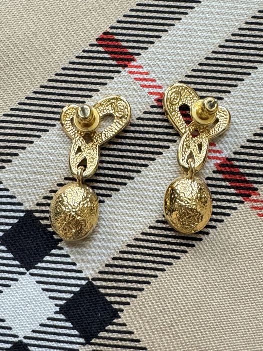 Гарні вантажні сережки