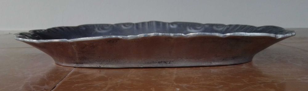 Travessa em metal antiga