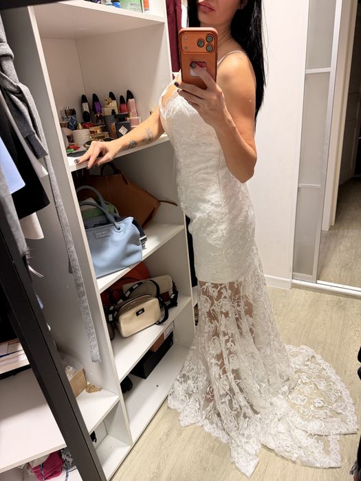 Платье со шлейфом белое