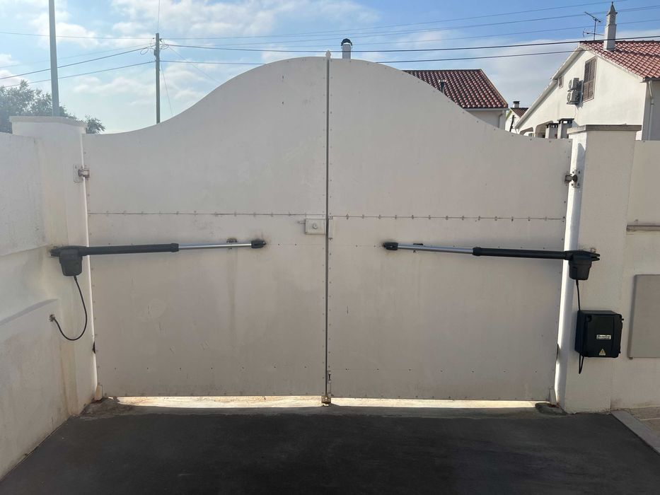 Portão e gradeamento