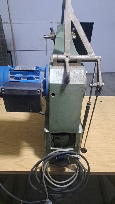 Maquina de calçado de bater costuras e meter fita. ACEITO PROPOSTAS DE PREÇO