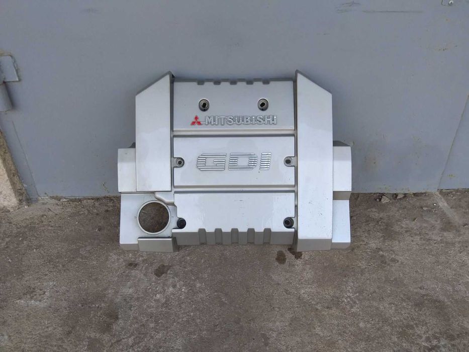 Продам крышку мотора Мицубиси 1.8 GDI
