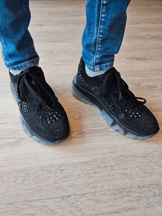 Ténis pretos com brilhantes 39