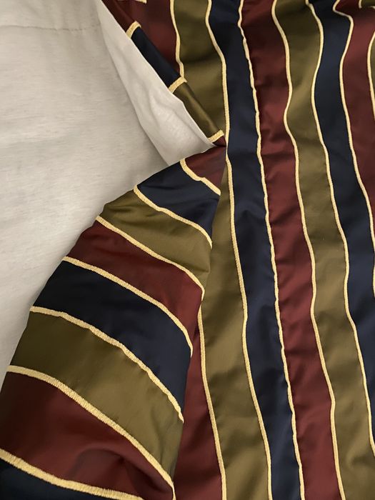 2 cortinados + colcha casal + varão madeira + 2acessorios prender