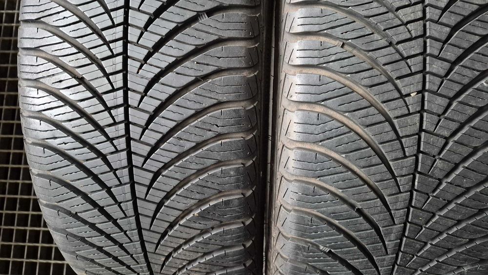 GOODYEAR VECTOR 4 SEASON Gen-2  215/45R17  7,5mm.
