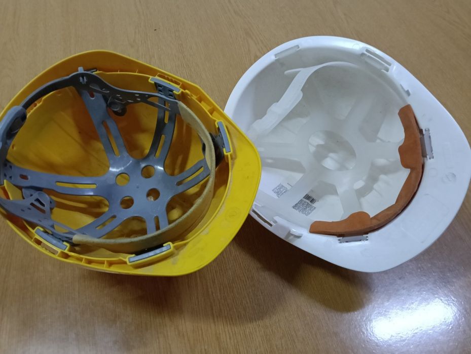 Capacetes de obras