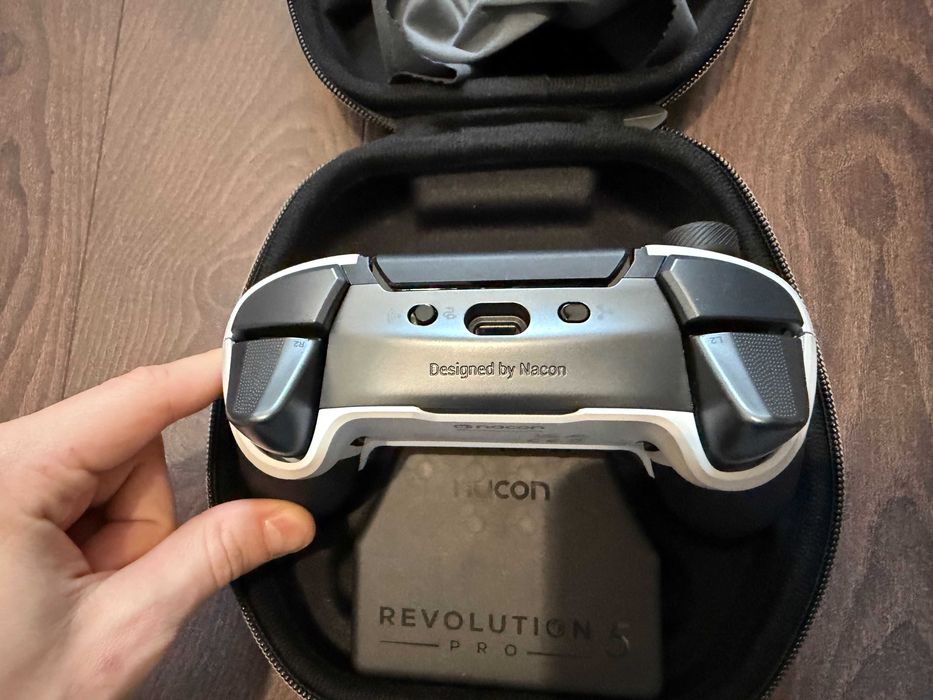 Pad Nacon Revolution 5 Pro (PS5 / PS4 / PC) - Profesjonalny kontroler
