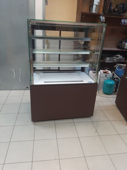 Кондитерская витрина