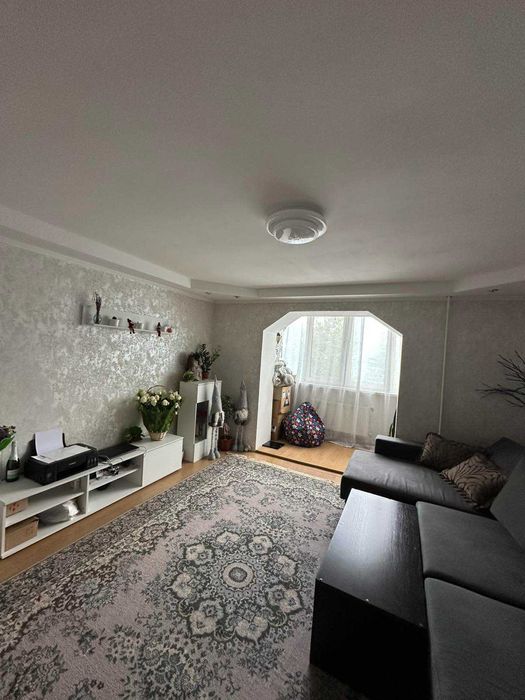 Продаж 4 кімнатної • З ремонтом • Центрі міста