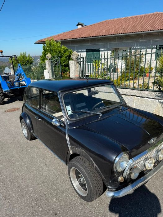 Carro clássico Mini 1000