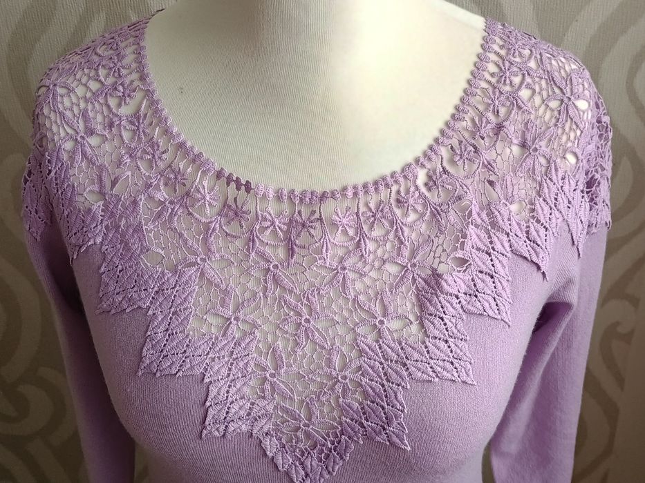 Sweter  z ażurowym karczkiem S