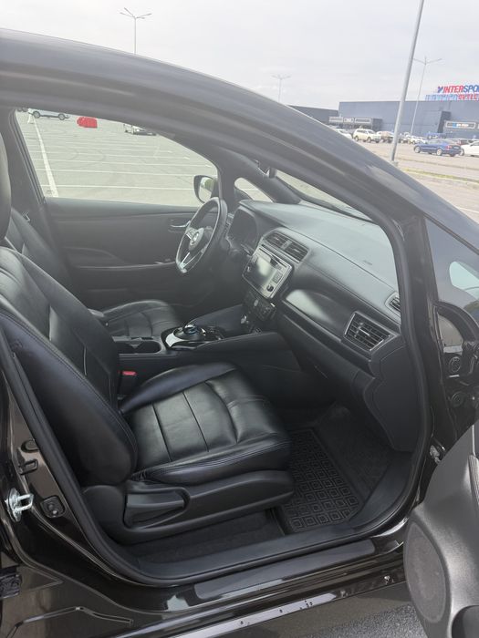 Продам Nissan Leaf