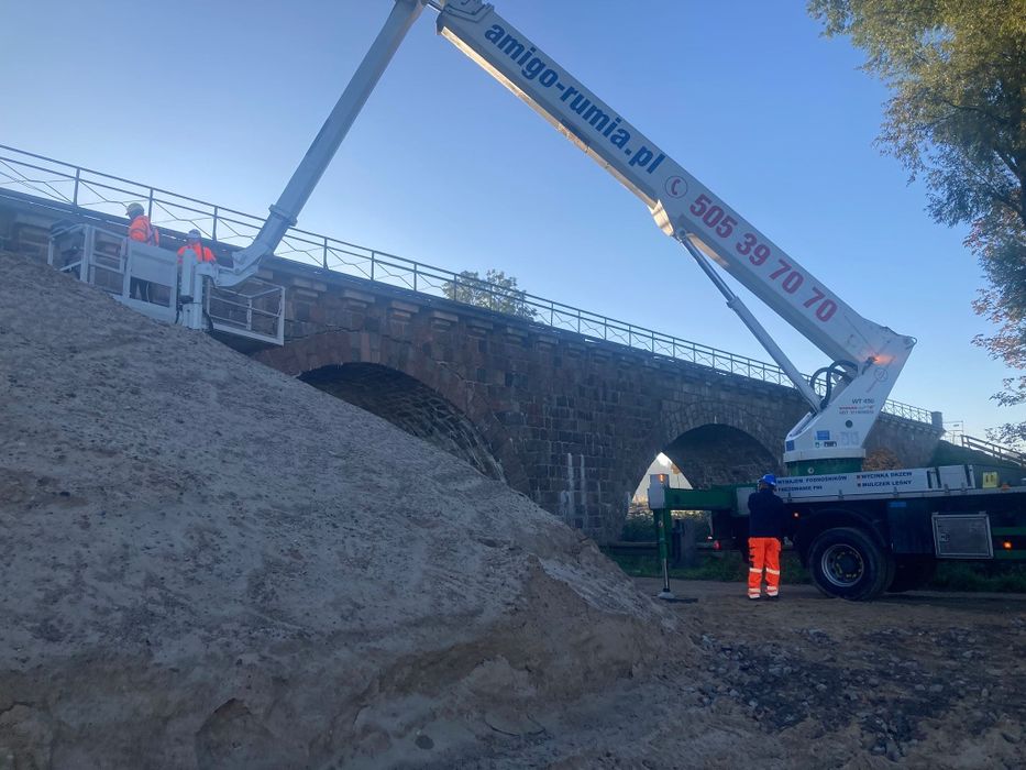 Podnośniki koszowe terenowe wynajem ,... do 70 metrów roboczych