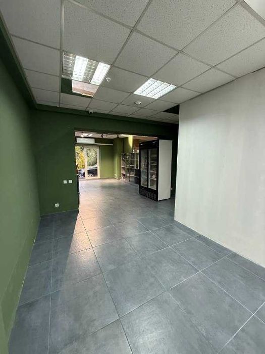 Комерційне приміщення в Богородчанах попри дорогу.