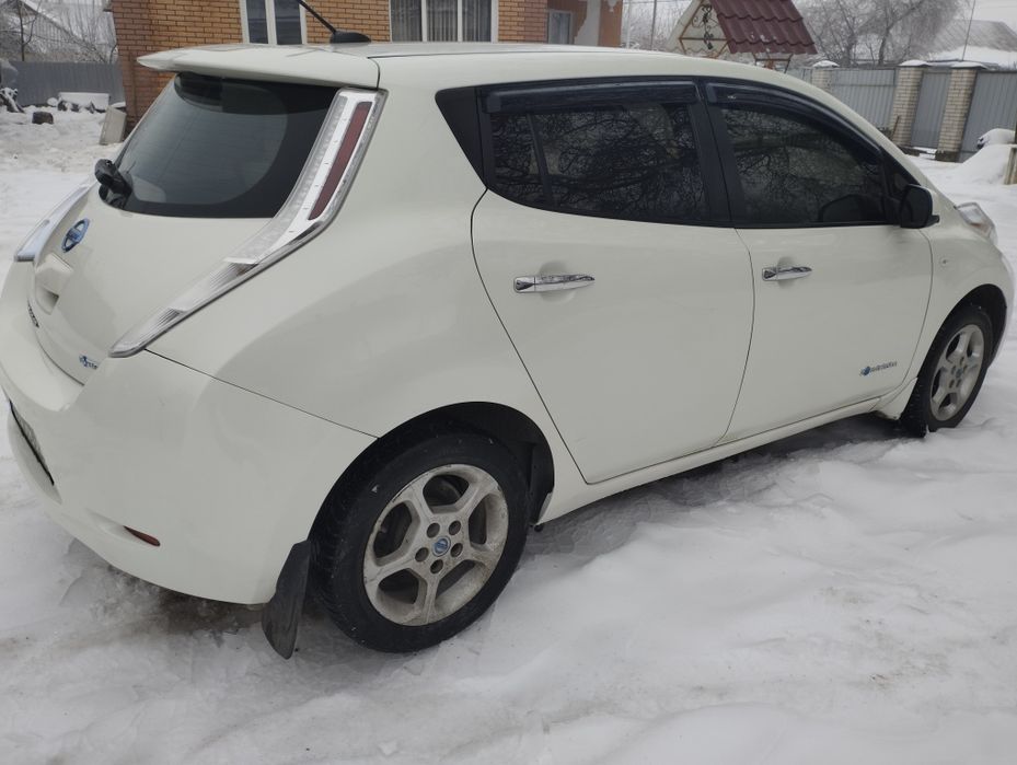 Nissan lif 2012 рік
