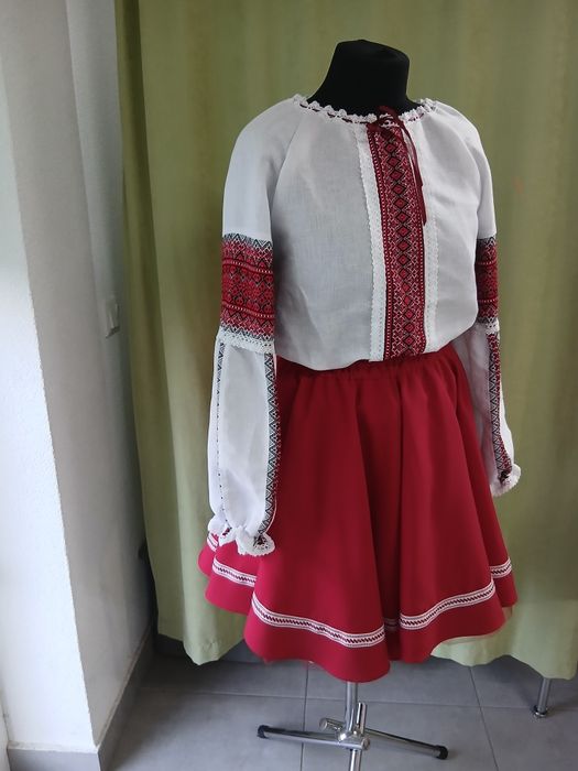 Вишиванка, спідничка і ладунка