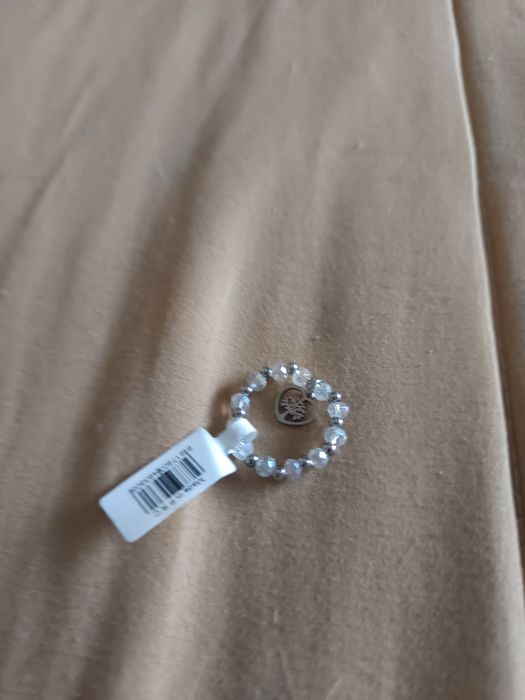 Bijuteria e bolsa pequenina para cartoes