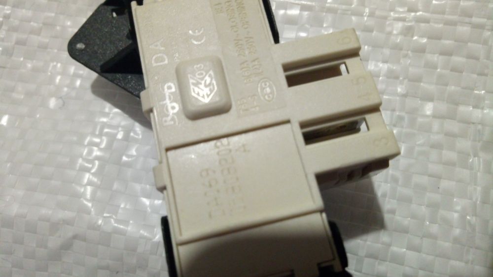 Замок дверцы люка Whirlpool AWO/D 43129