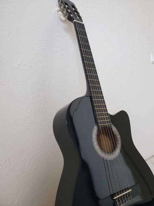 класична гітара італійської фірми 4/4 нейлонові струни