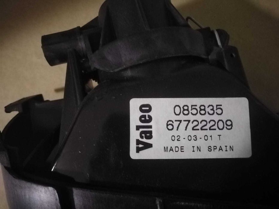 Farol de Nevoeiro Esquerdo NOVO Renault Clio/ Megane/ Safrane de 1996