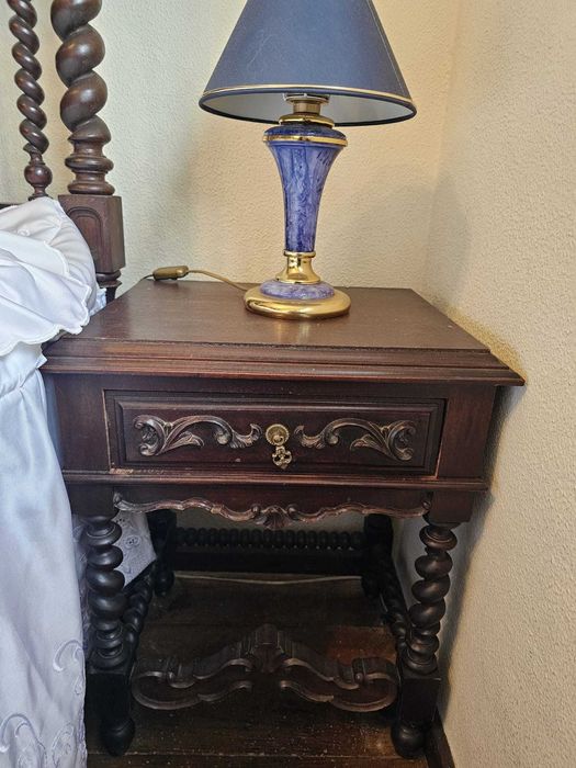 Móveis de quarto estilo séc XIX